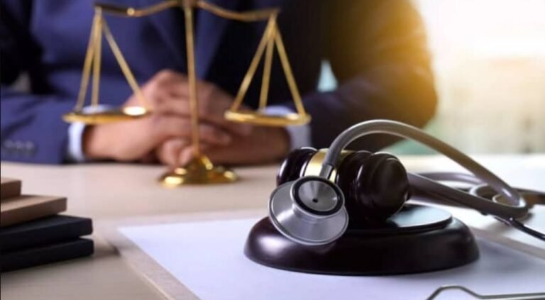 محامي قضايا الأخطاء الطبية والتعويضات