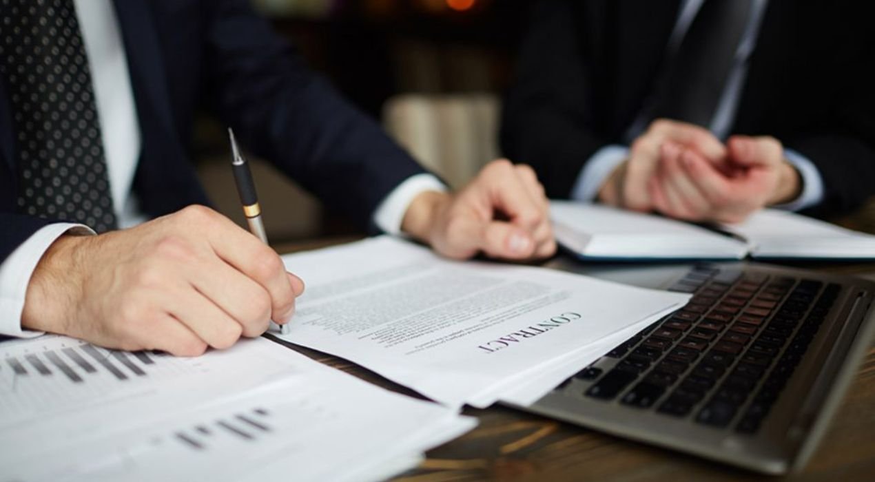 صياغة العقود التجارية