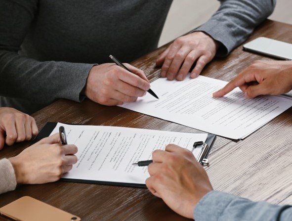 شروط فسخ عقد العمل من قبل العامل