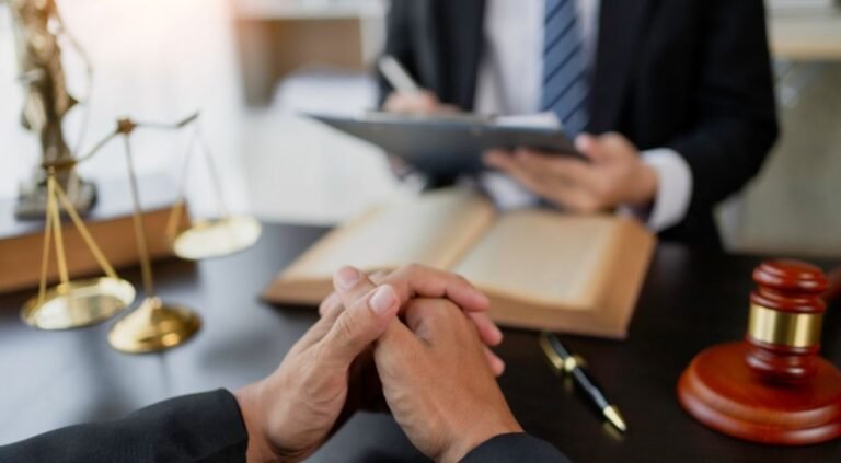 أهمية استشارة محامي مخدرات للدفاع في القضايا الجنائية