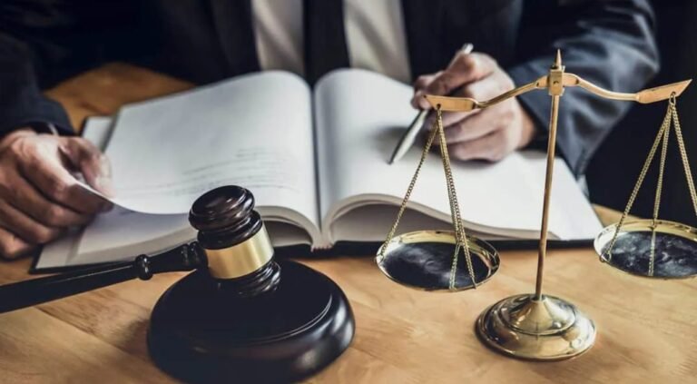 محامي تجاري بالرياض