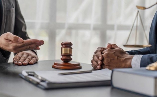 محامي تجاري بالرياض