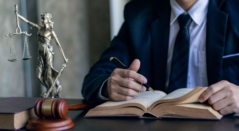 رفع دعوى قضائية على شخص