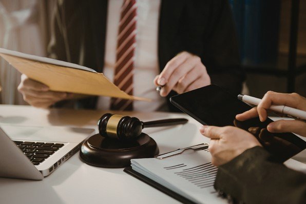 متى يحق للموظف رفع شكوى في مكتب العمل؟