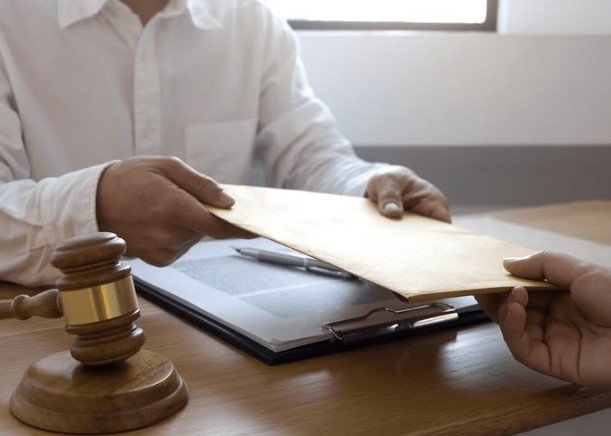 متى يحق للموظف رفع شكوى في مكتب العمل؟