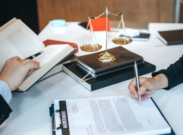 عقوبة تزوير توقيع موظف