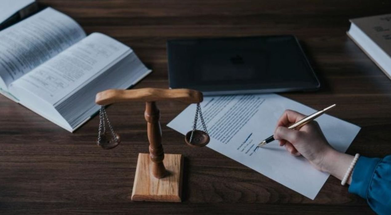 عقوبة تزوير توقيع موظف