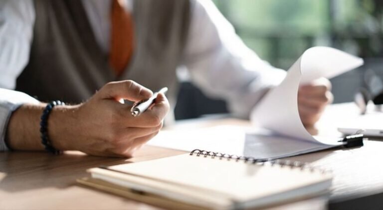 متى يحق للموظف رفع شكوى في مكتب العمل؟